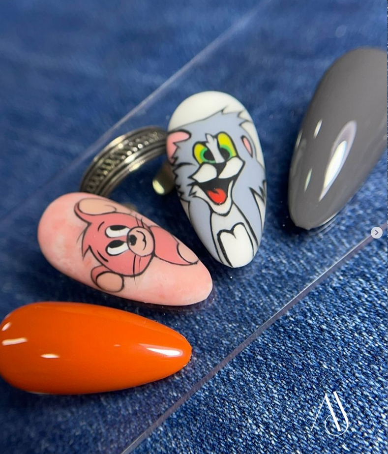 Nail art com personagens Tom e Jerry